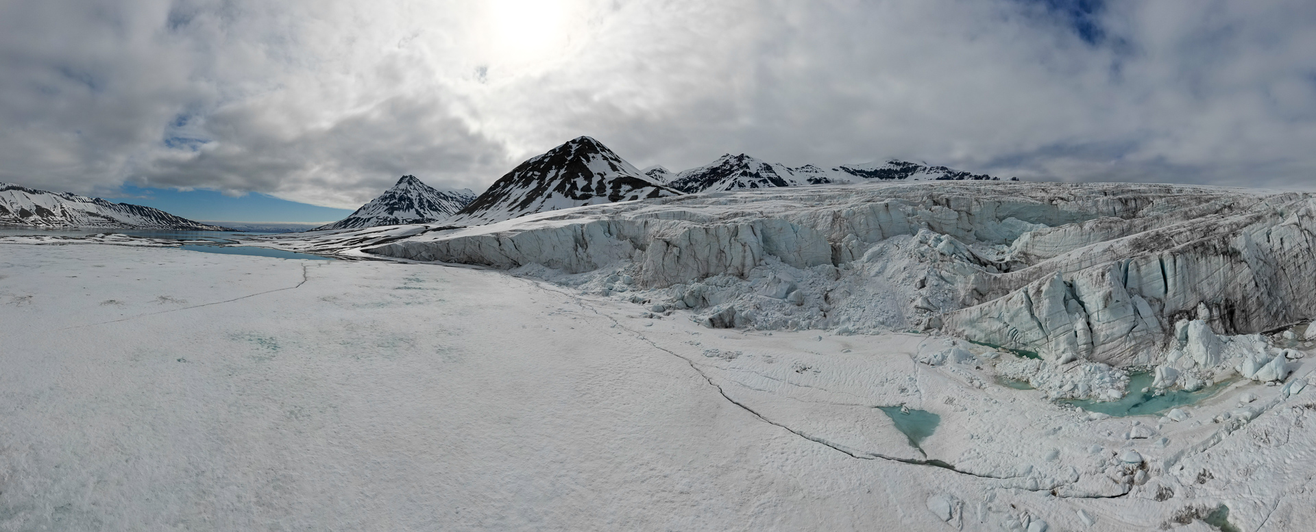  Harriet and Kjerulfbreen glacier 